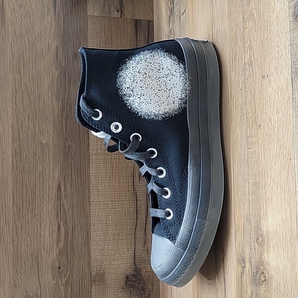 Converse high top Brand new in the box. - Picture 6 of 9